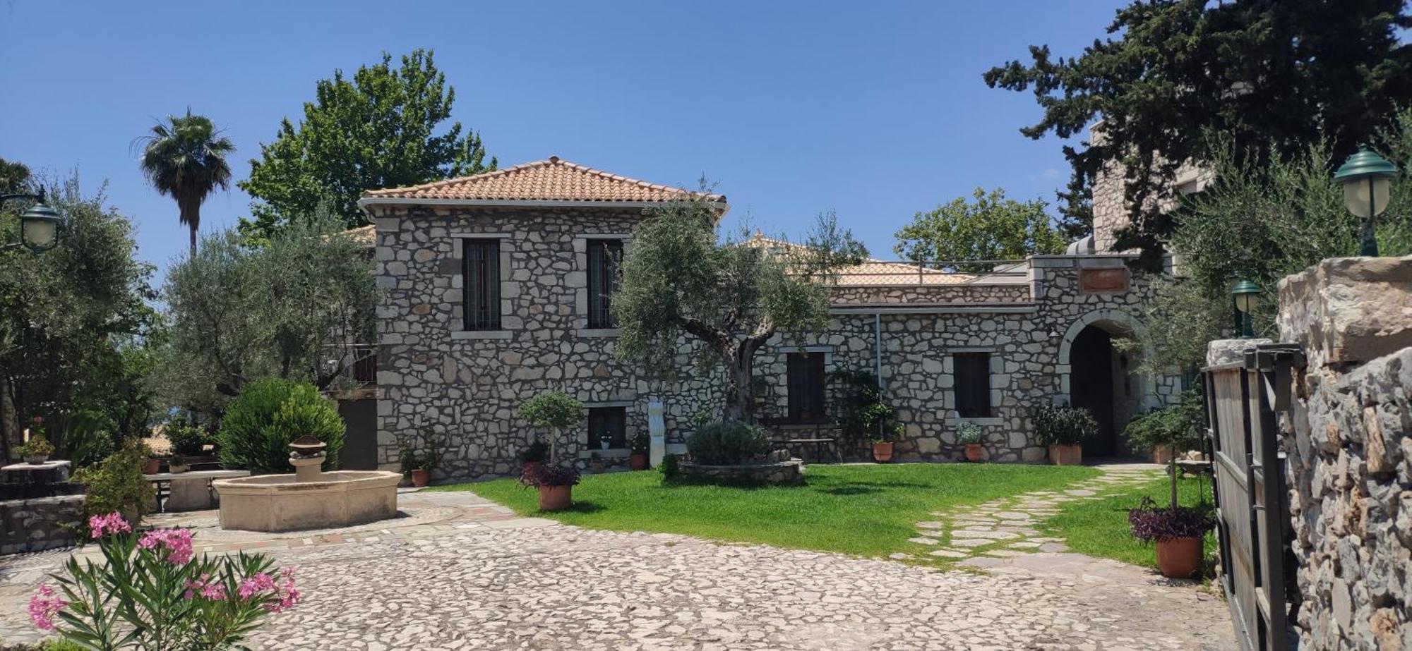 Polas Residencies Aparthotel Kalamata Ngoại thất bức ảnh